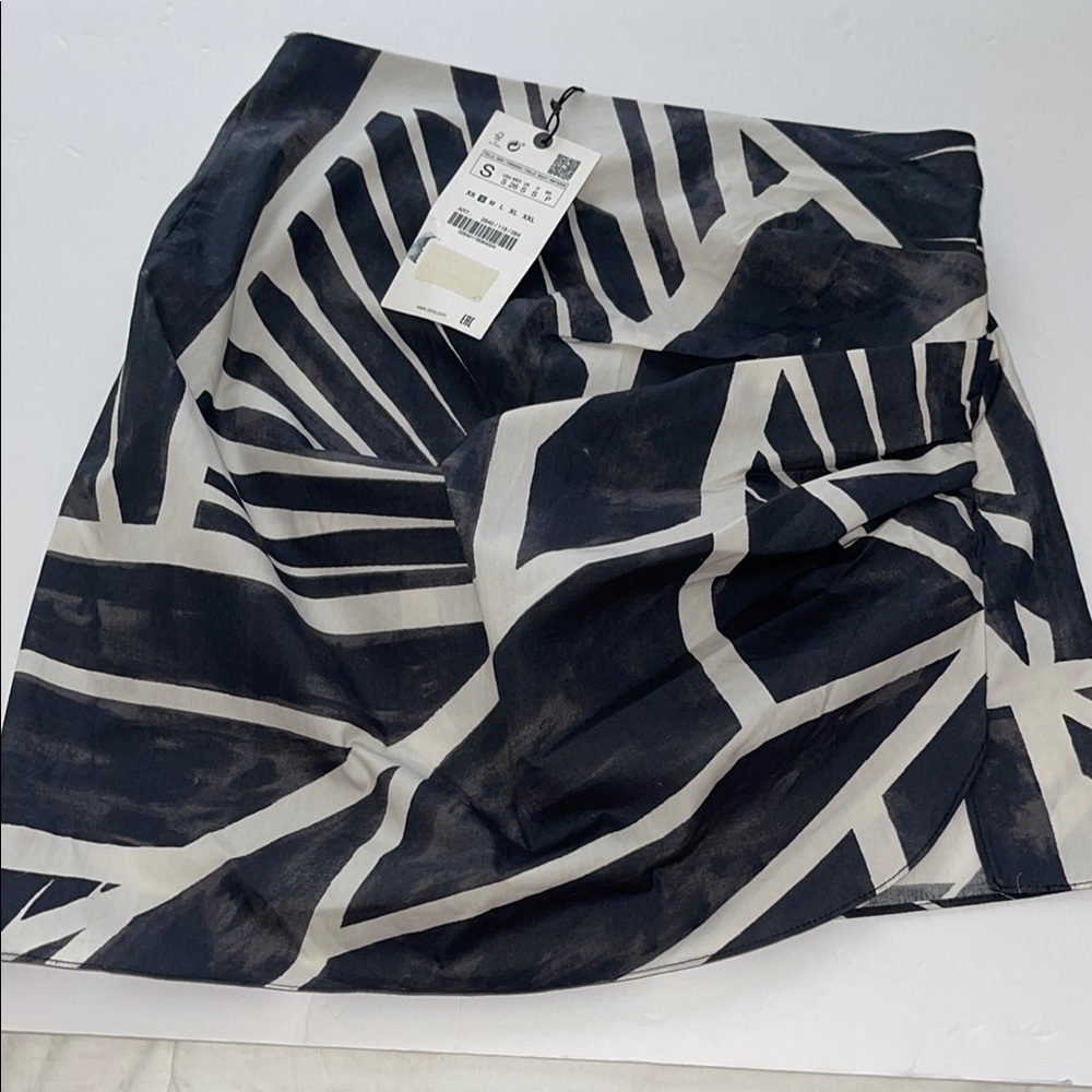 Black and White Geometric Skirt